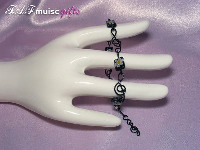 Black treble clef lampwork glass bracelet