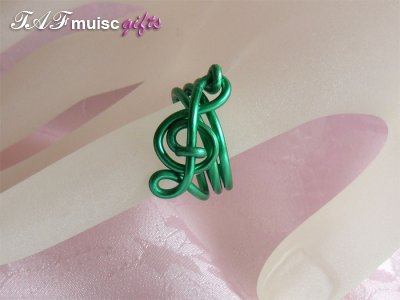 Green treble clef music themed statement ring