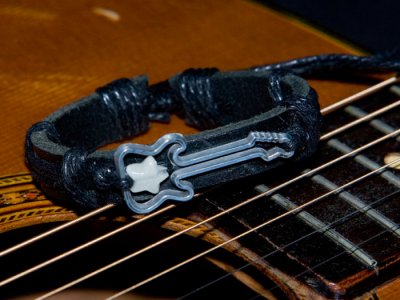 Unisex guitar glow star black leather bracelet 